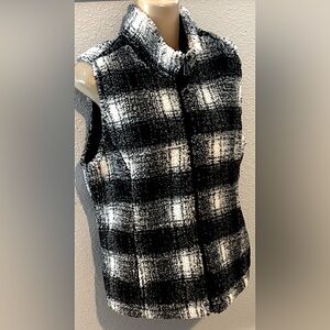 CJ Banks |  PLAID | FLEECE | | VEST |  Black/Gray | Women's  (LG) |